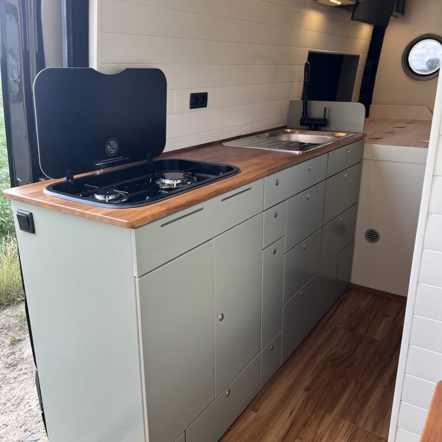 Kamtaro Mercedes Sprinter H2L4 kitchen plake