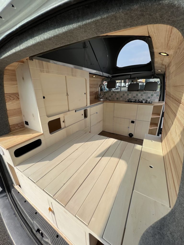 Popaul – Volkswagen Transporter V H1L2 bedroom