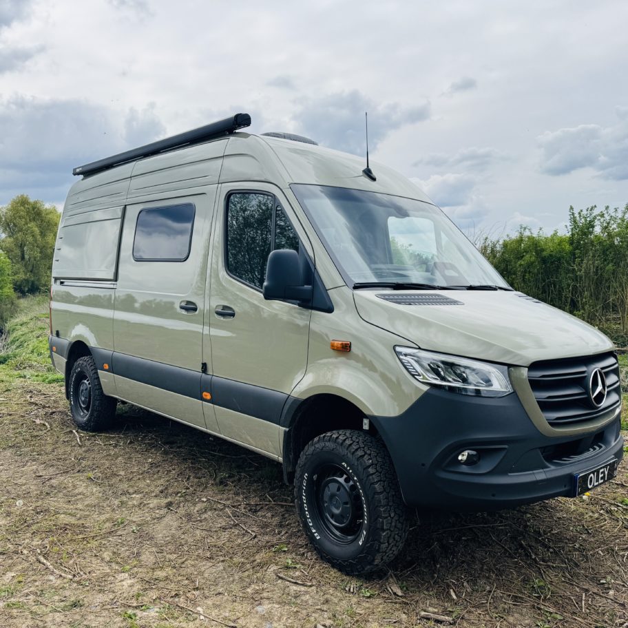 Aménagement sur-mesure d’un Mercedes Sprinter 4x4 pour le voyage en van