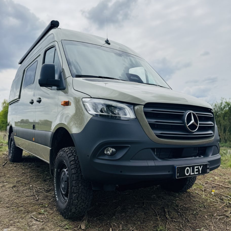 Aménagement sur-mesure d’un Mercedes Sprinter 4x4 pour le voyage en van