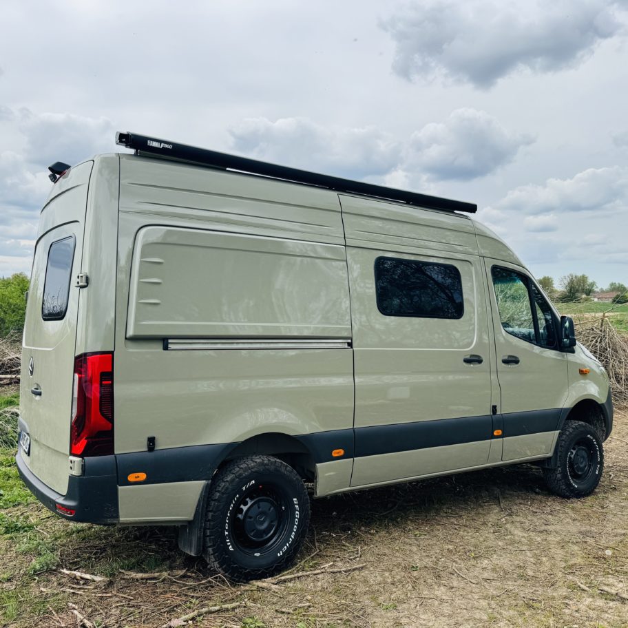 Aménagement sur-mesure d’un Mercedes Sprinter 4x4 pour le voyage en van