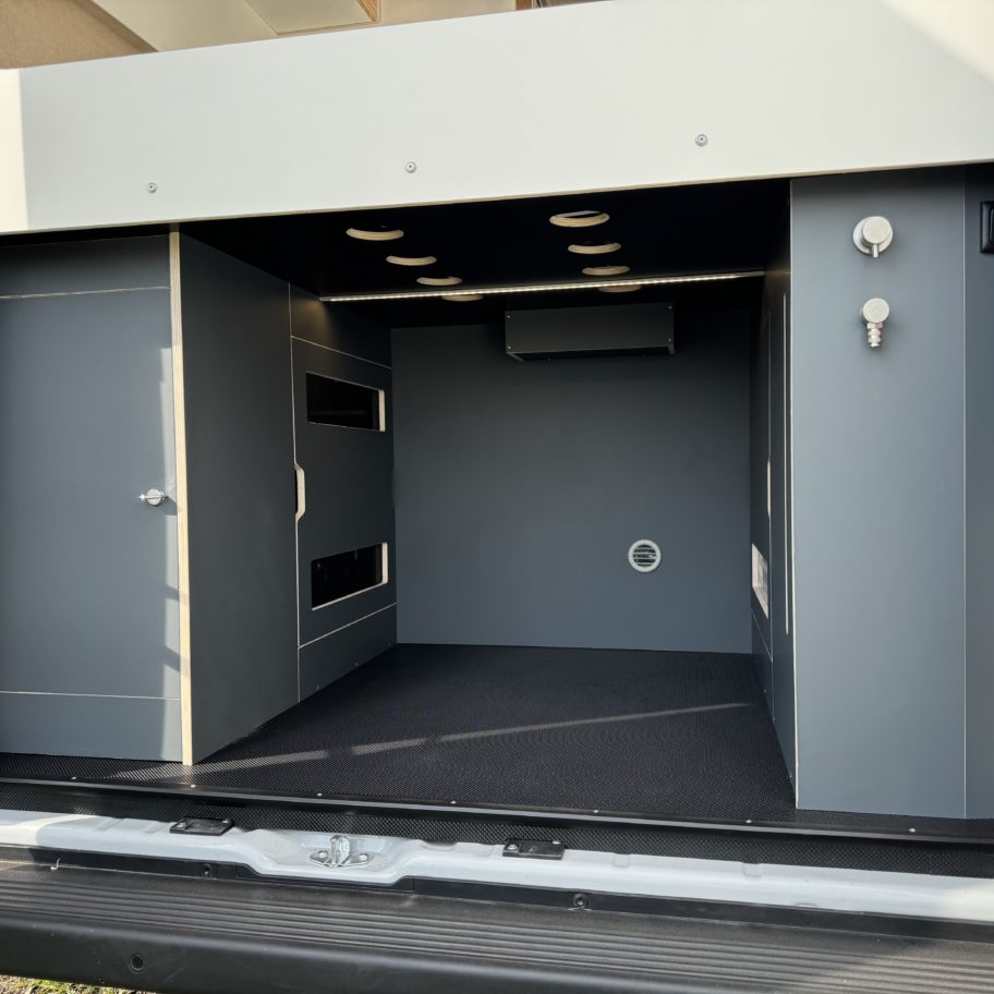 grande soute arrière fourgon aménagé