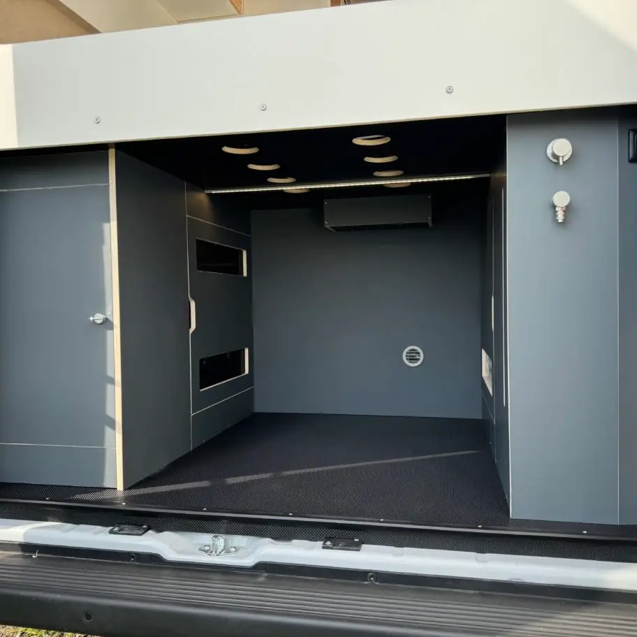 grande soute arrière fourgon aménagé