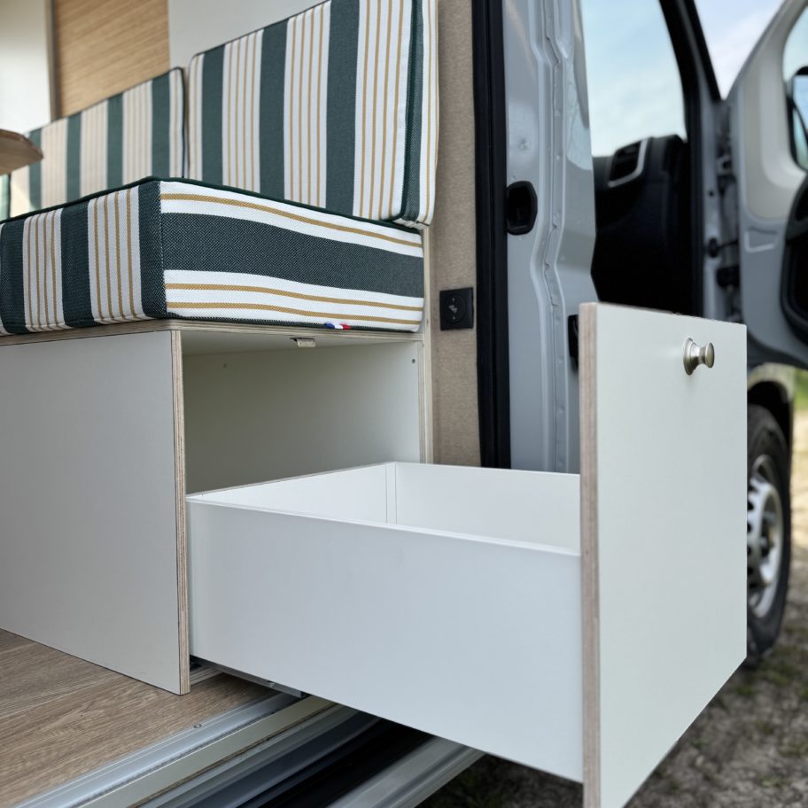 tiroir coulissant extérieur fourgon aménagé